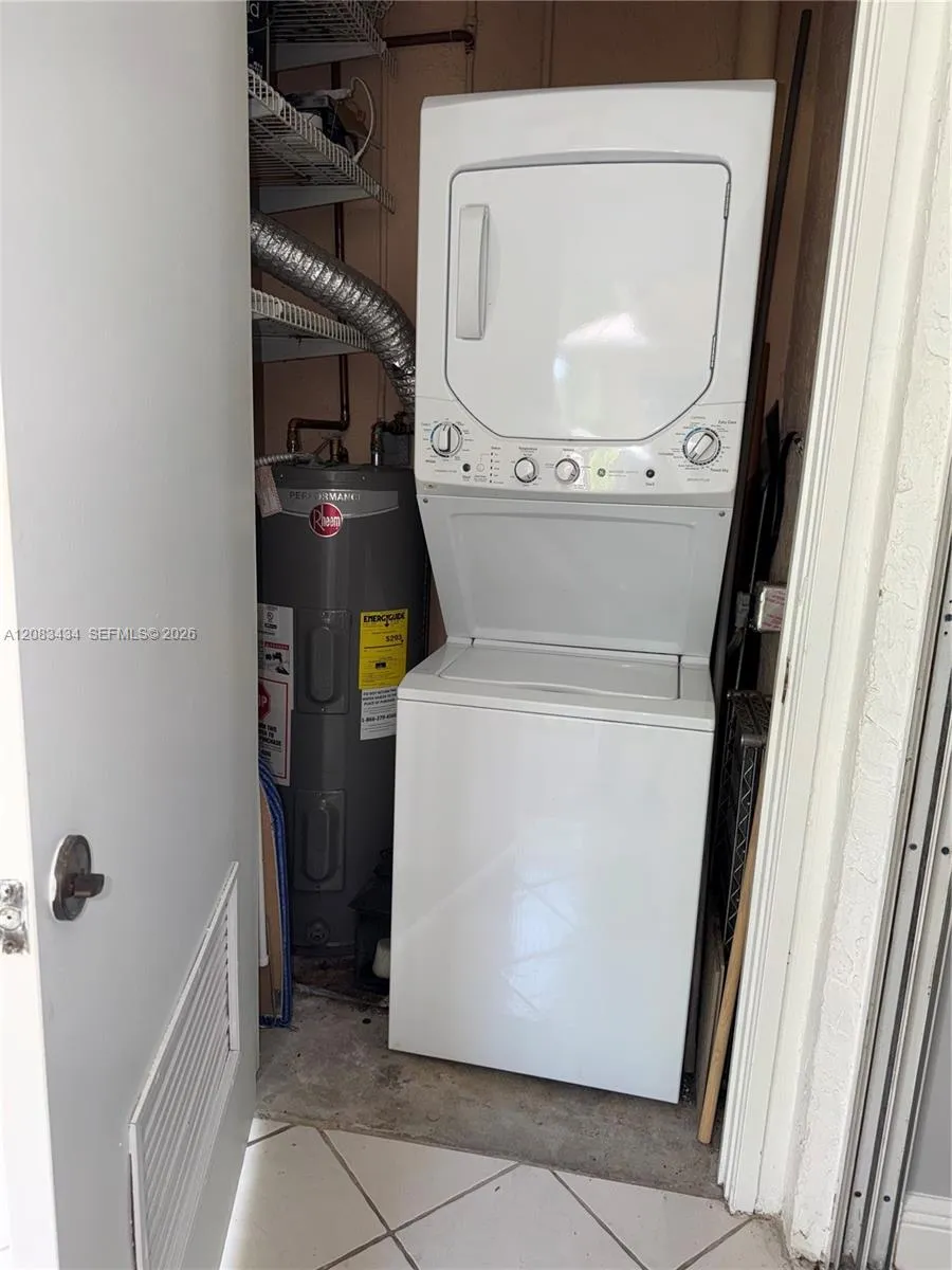 430 SE 7th St #304E Dania Beach, FL 33004
