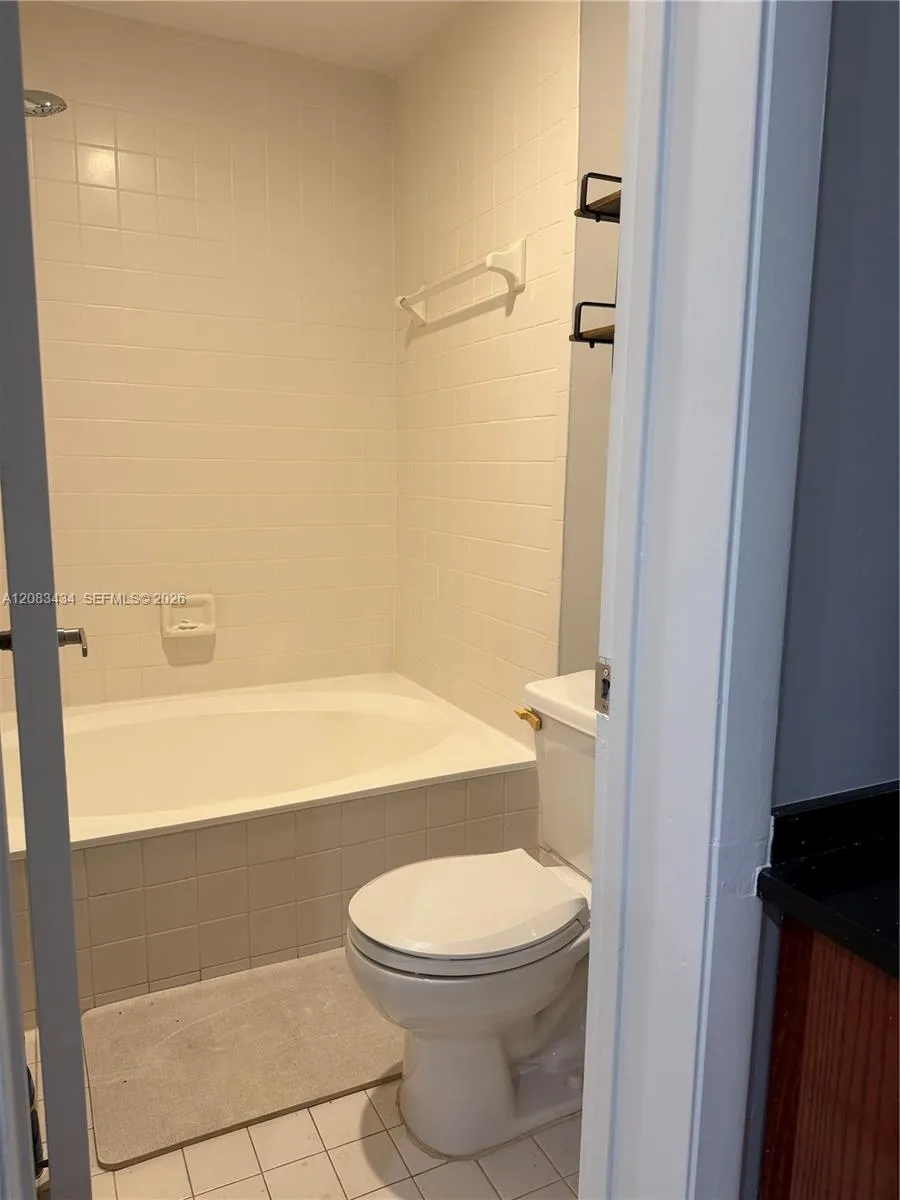 430 SE 7th St #304E Dania Beach, FL 33004