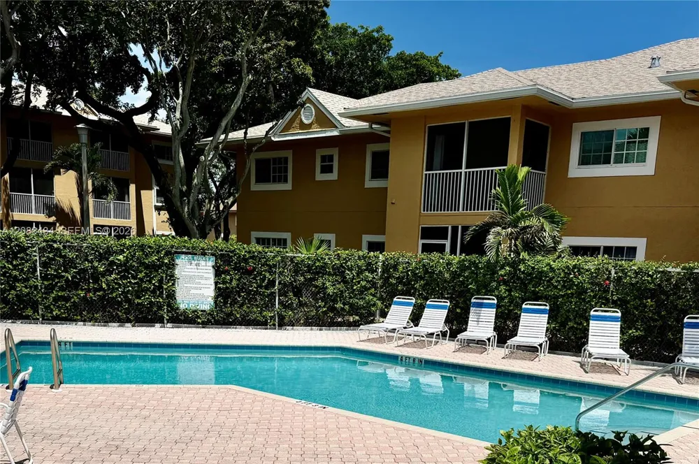 430 SE 7th St #304E Dania Beach, FL 33004