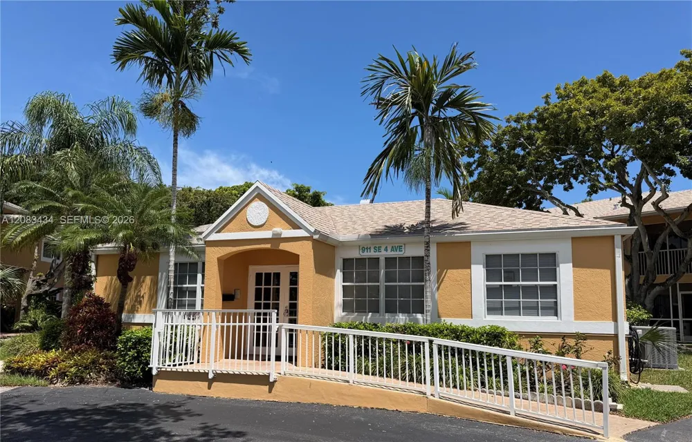 430 SE 7th St #304E Dania Beach, FL 33004