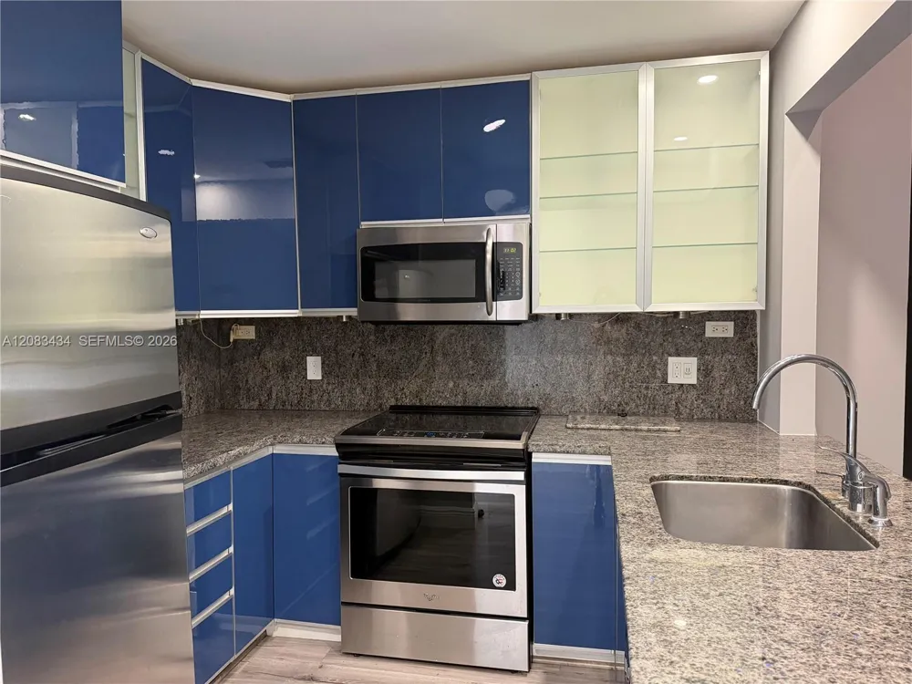 430 SE 7th St #304E Dania Beach, FL 33004
