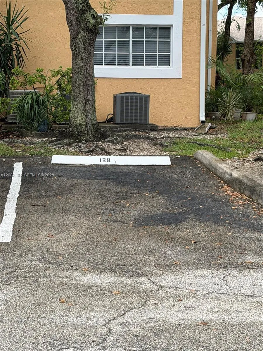 430 SE 7th St #304E Dania Beach, FL 33004