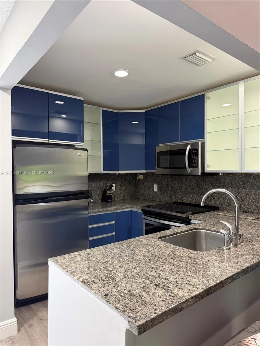 430 SE 7th St #304E Dania Beach, FL 33004
