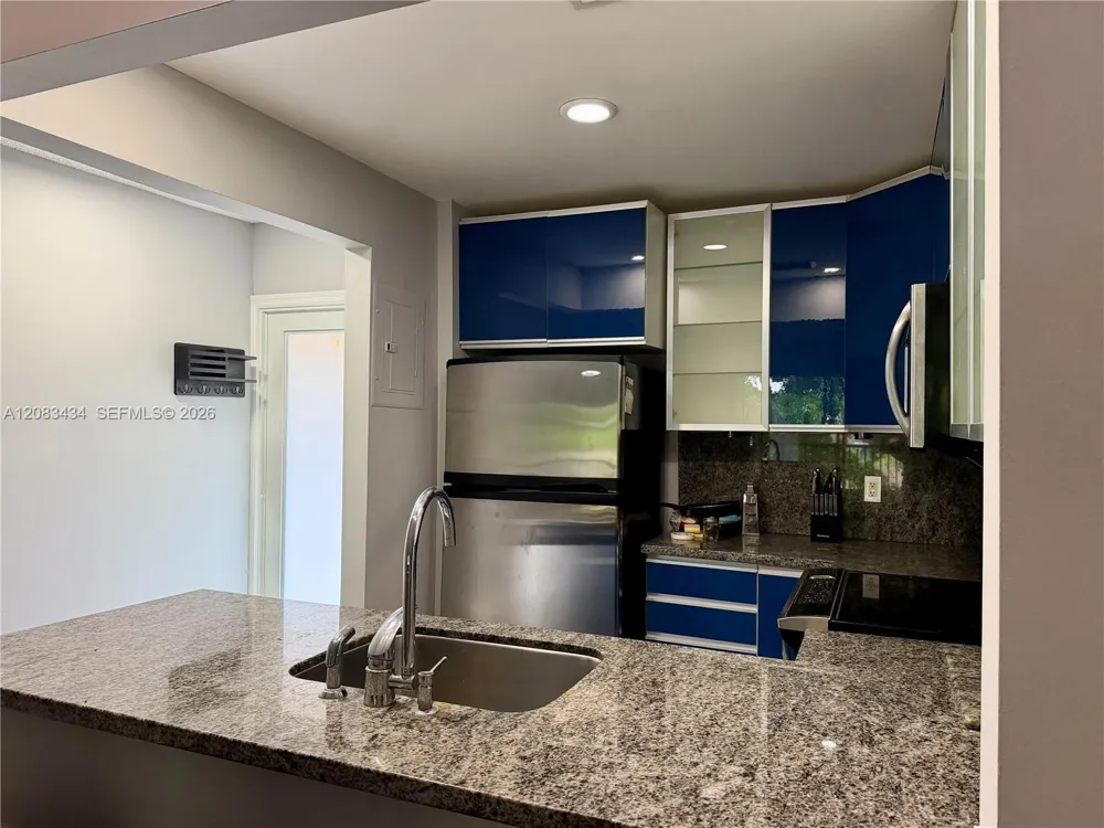 430 SE 7th St #304E Dania Beach, FL 33004