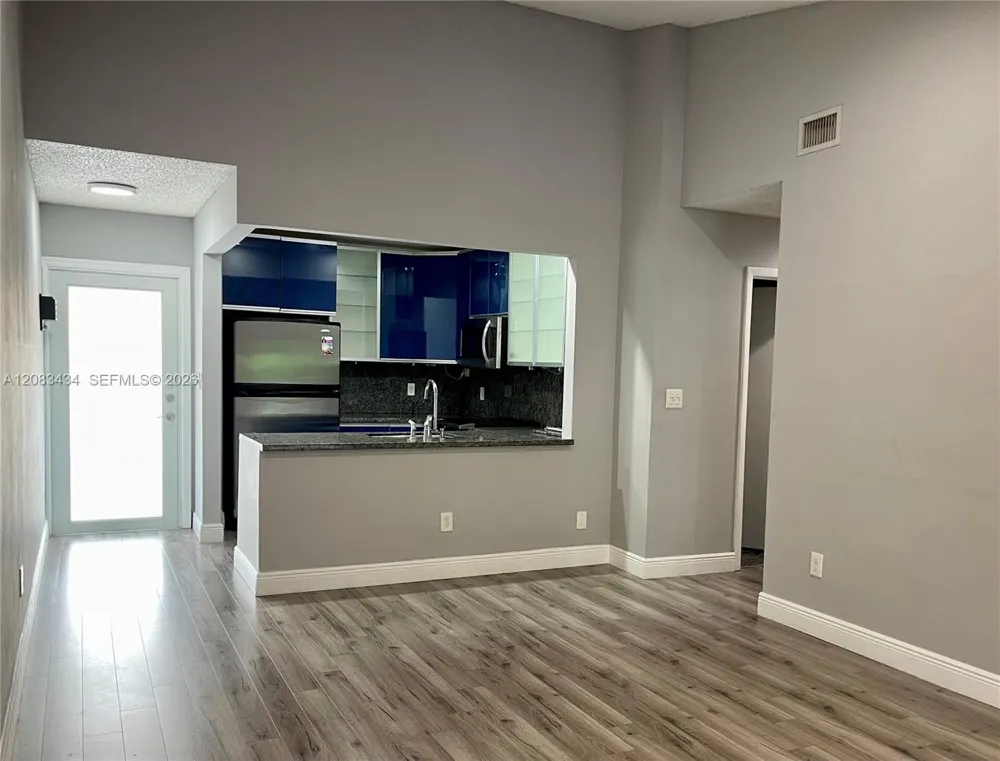430 SE 7th St #304E Dania Beach, FL 33004