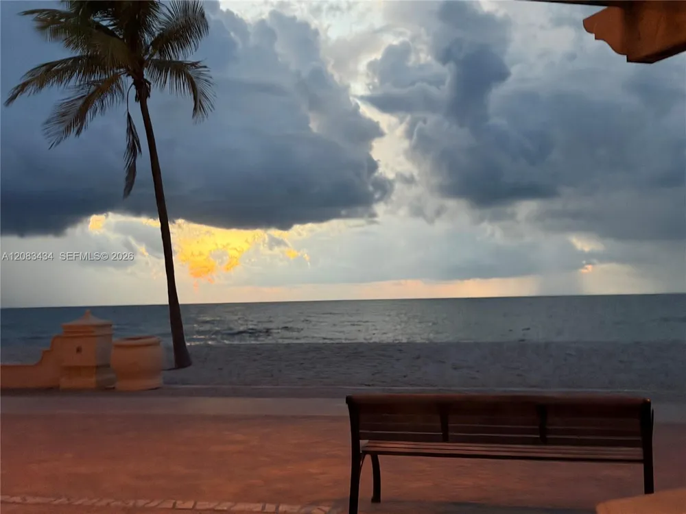 430 SE 7th St #304E Dania Beach, FL 33004