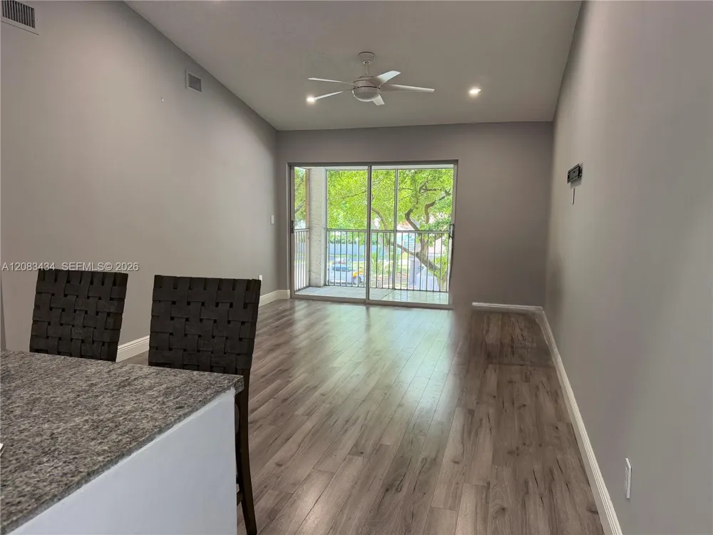 430 SE 7th St #304E Dania Beach, FL 33004