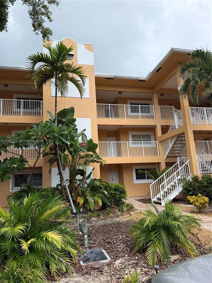 430 SE 7th St #304E Dania Beach, FL 33004
