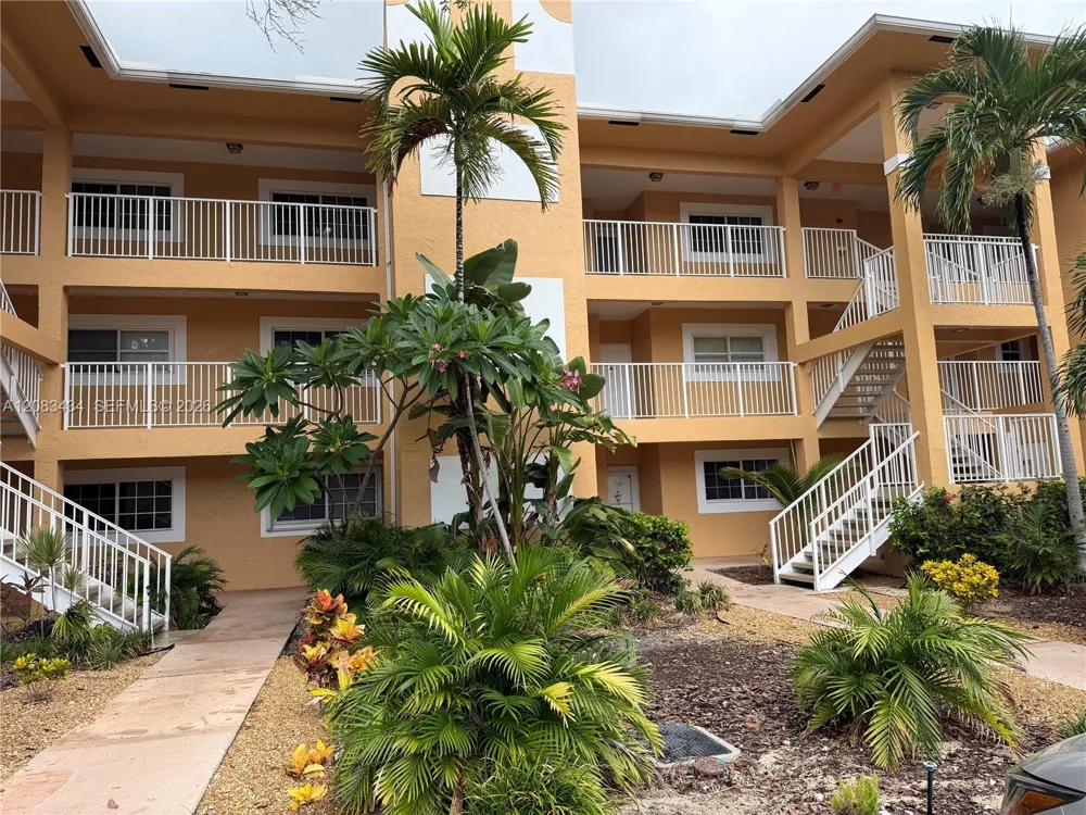 430 SE 7th St #304E Dania Beach, FL 33004