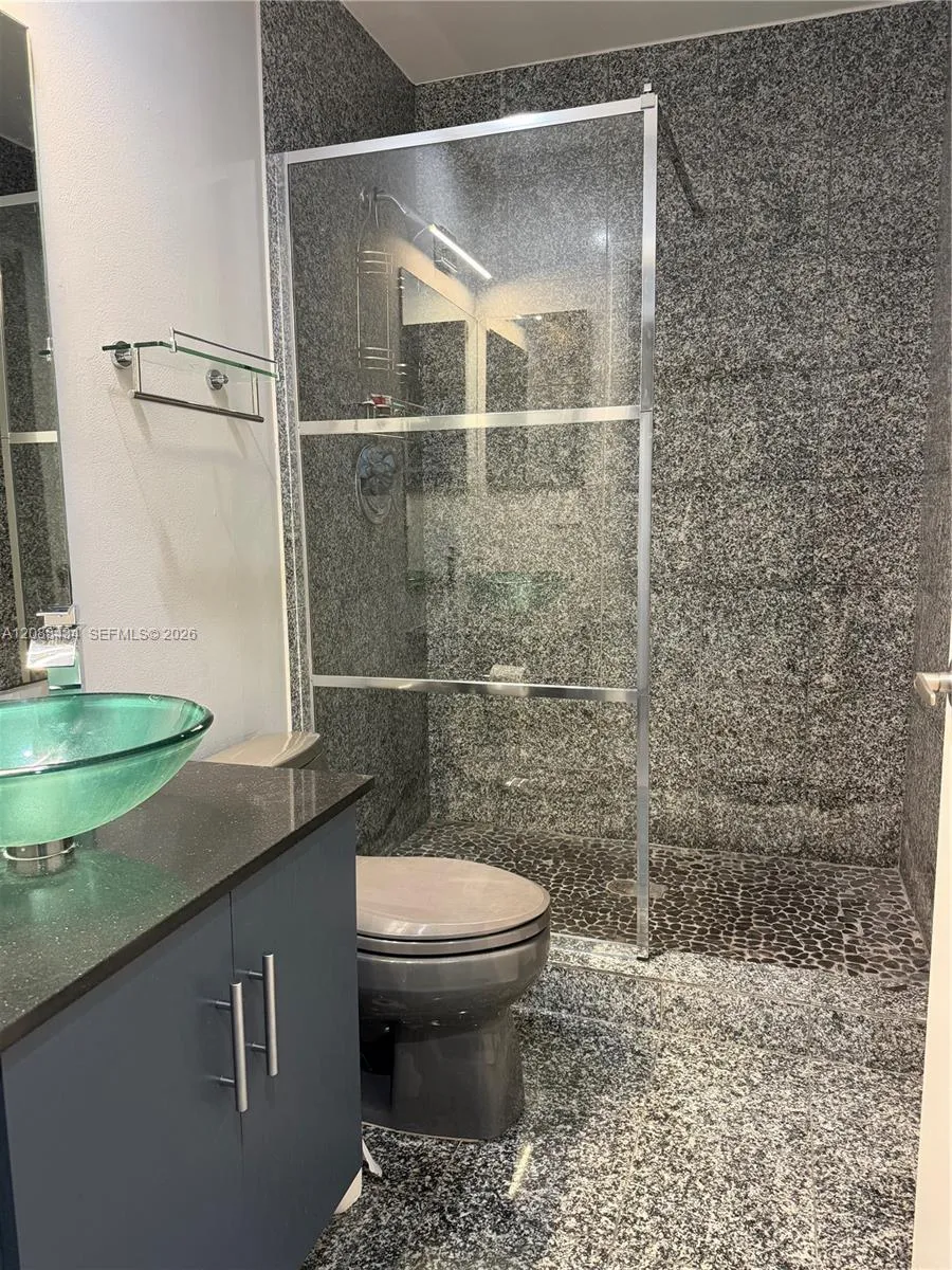 430 SE 7th St #304E Dania Beach, FL 33004