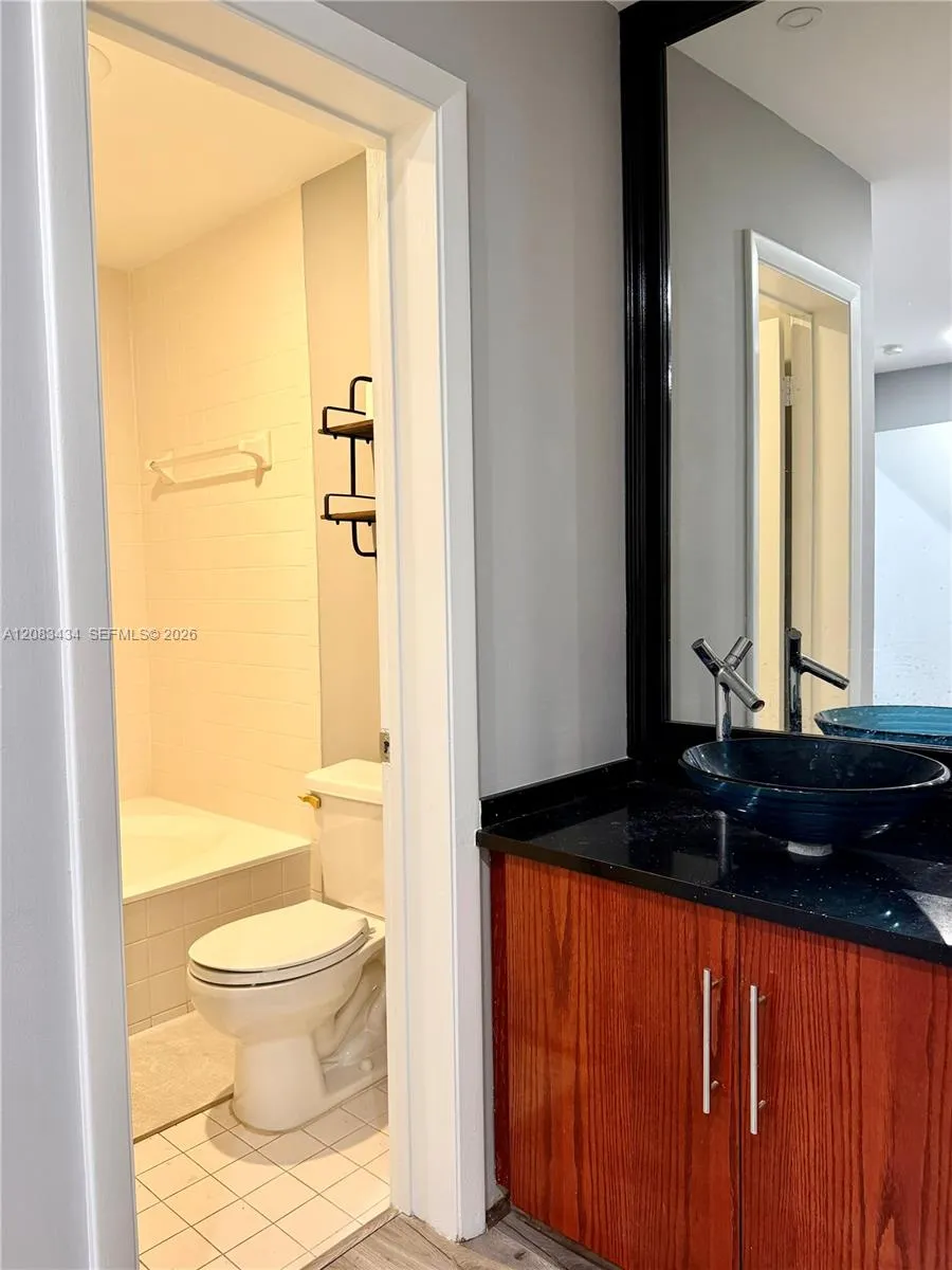 430 SE 7th St #304E Dania Beach, FL 33004