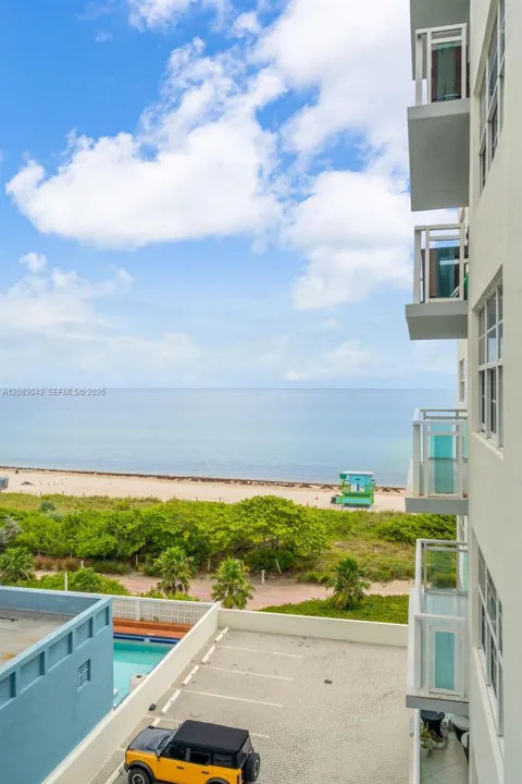 6917 Collins Ave #706