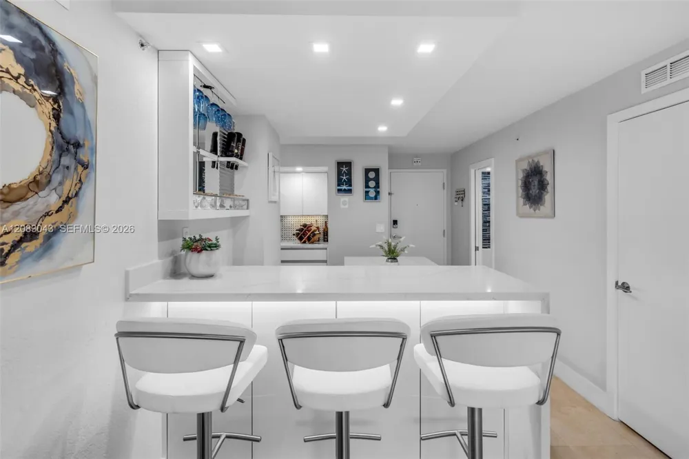 6917 Collins Ave #706 Miami Beach, FL 33141