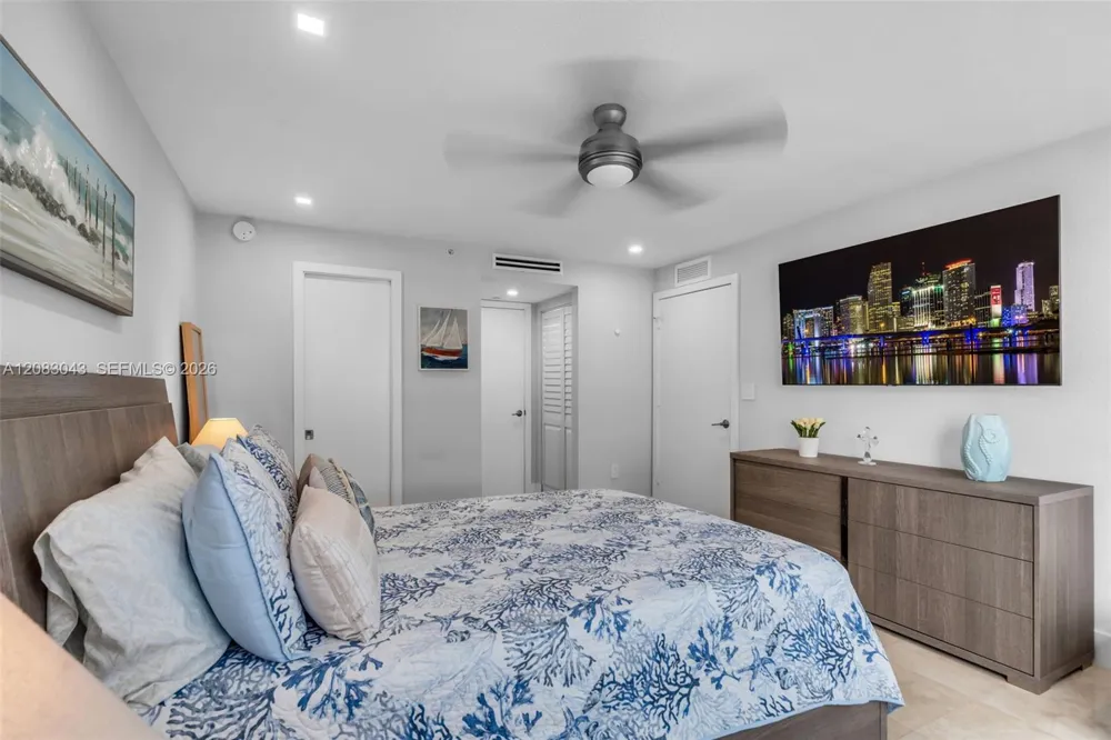 6917 Collins Ave #706 Miami Beach, FL 33141