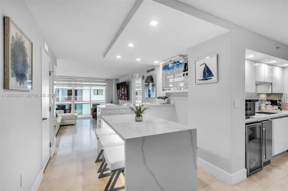 6917 Collins Ave #706 Miami Beach, FL 33141