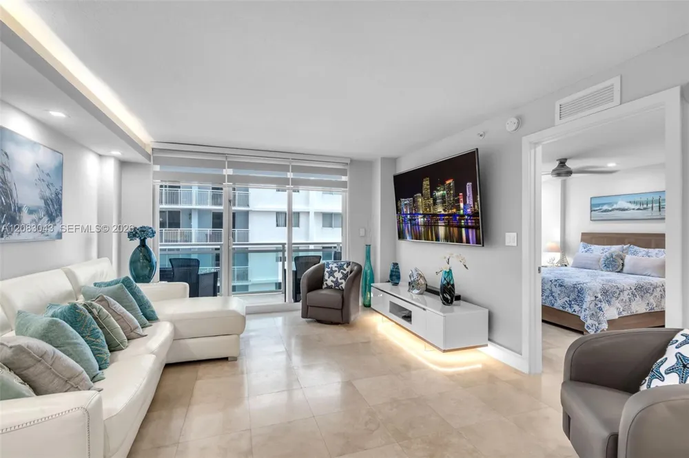 6917 Collins Ave #706 Miami Beach, FL 33141