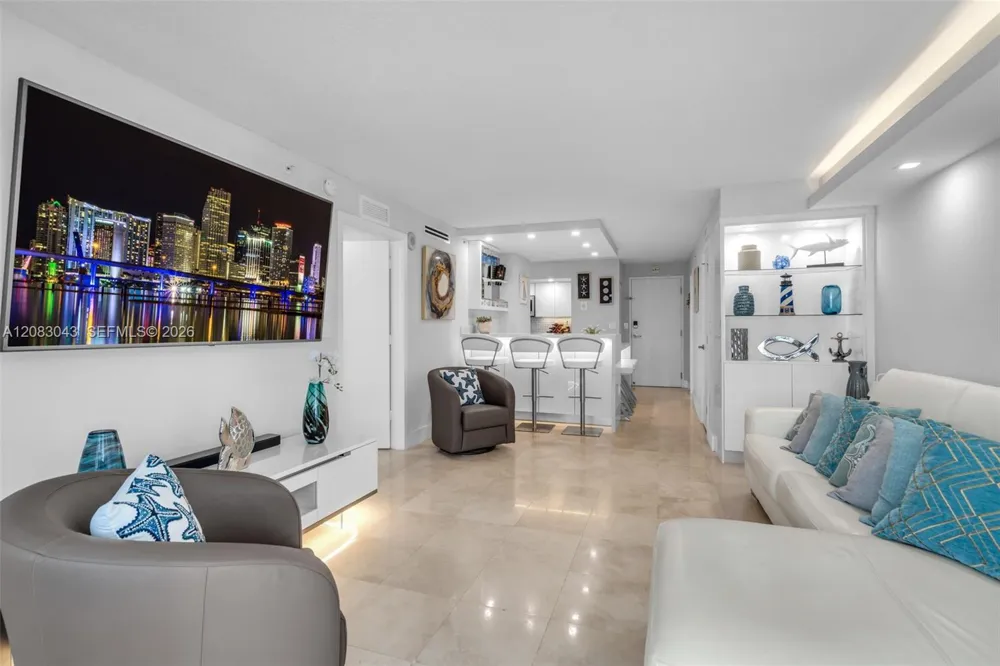 6917 Collins Ave #706 Miami Beach, FL 33141