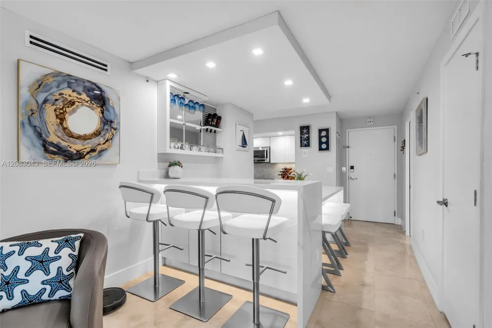 6917 Collins Ave #706 Miami Beach, FL 33141