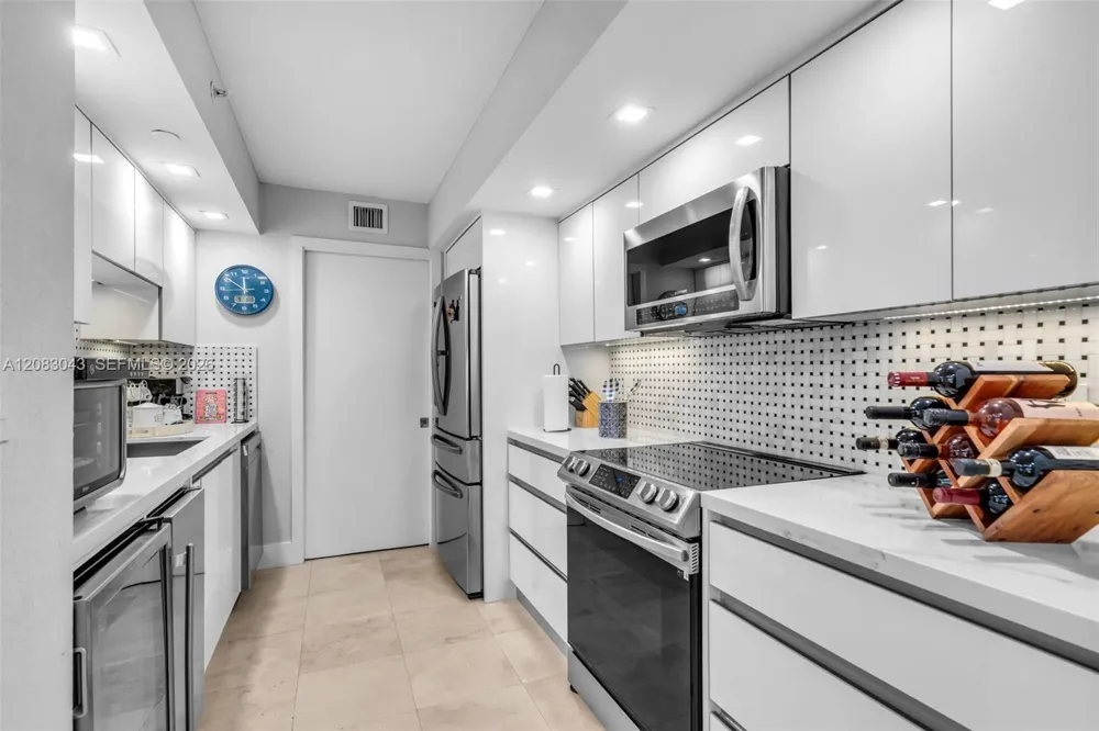 6917 Collins Ave #706 Miami Beach, FL 33141
