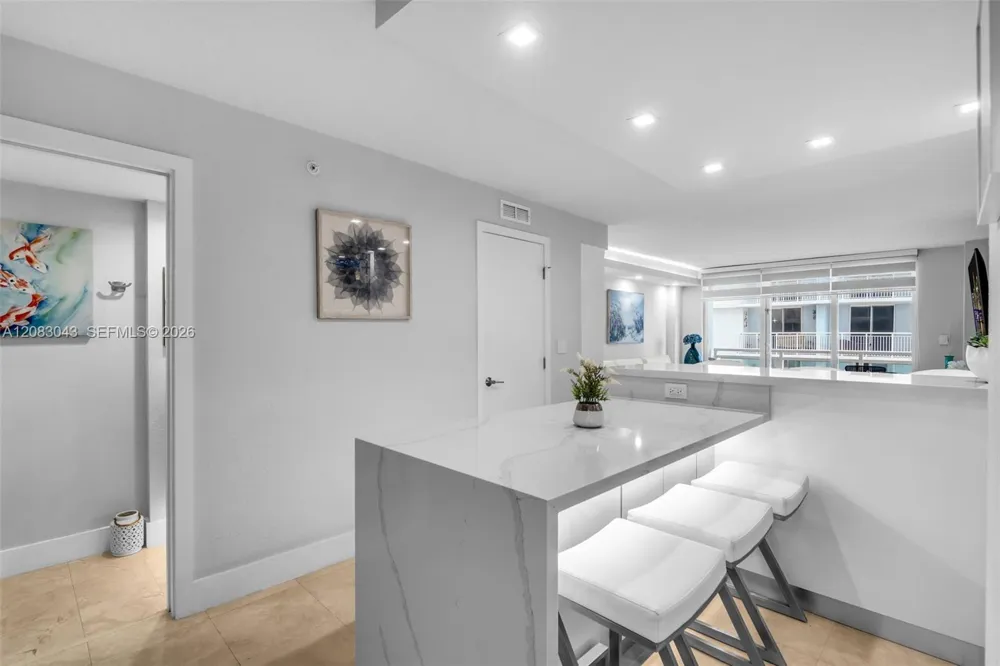 6917 Collins Ave #706 Miami Beach, FL 33141