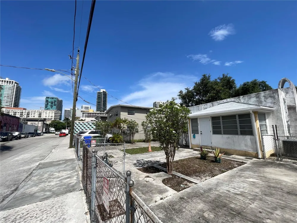 36 NW 32nd St Miami, FL 33127