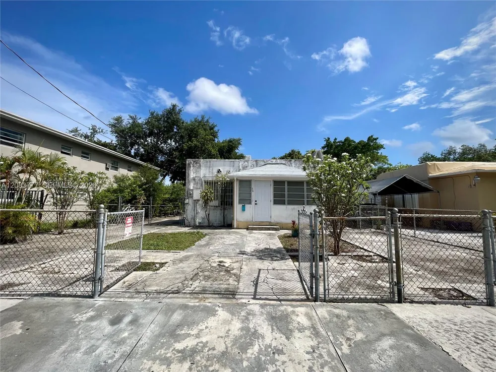 36 NW 32nd St Miami, FL 33127