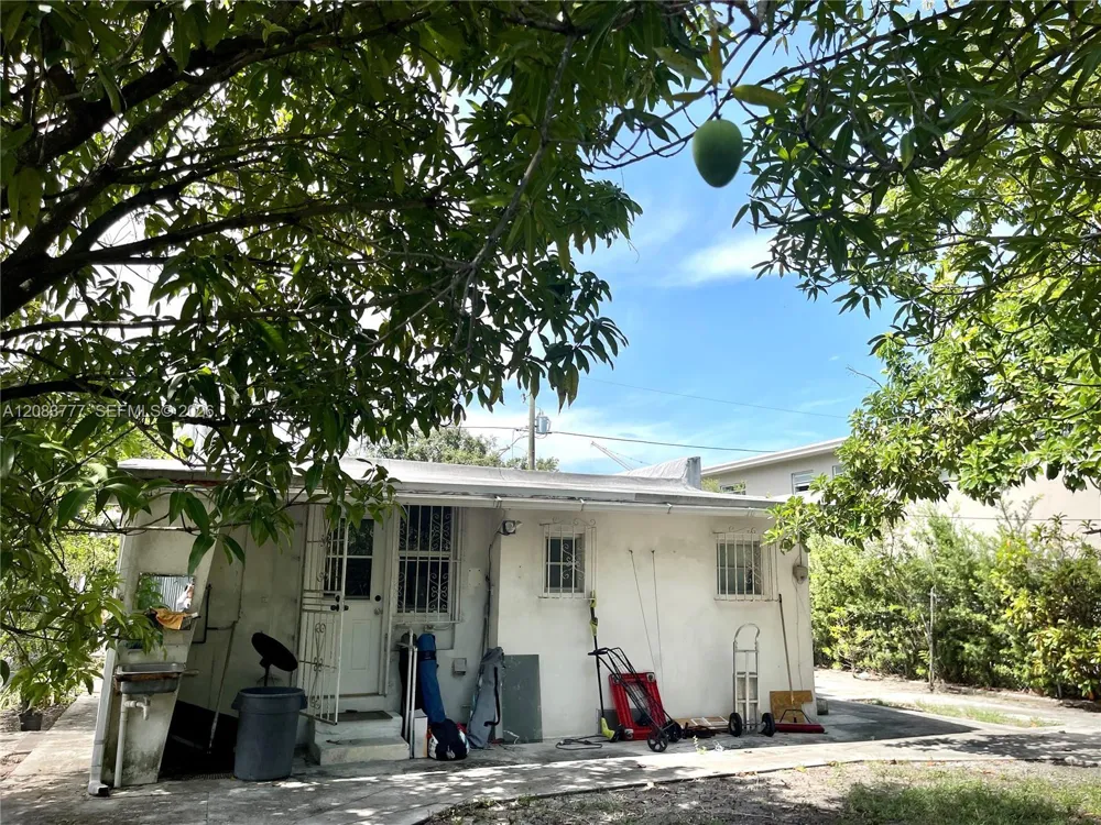 36 NW 32nd St Miami, FL 33127