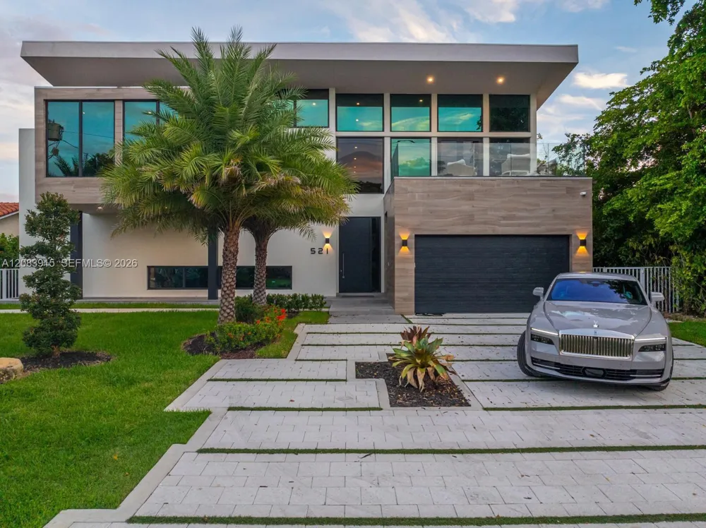 521 Holiday Dr Hallandale Beach, FL 33009