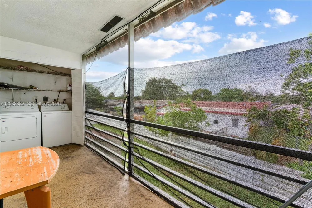 3777 NW 78th Ave #3F Davie, FL 33024