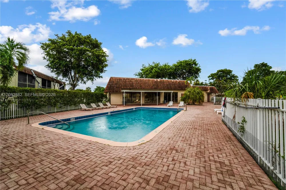 3777 NW 78th Ave #3F Davie, FL 33024