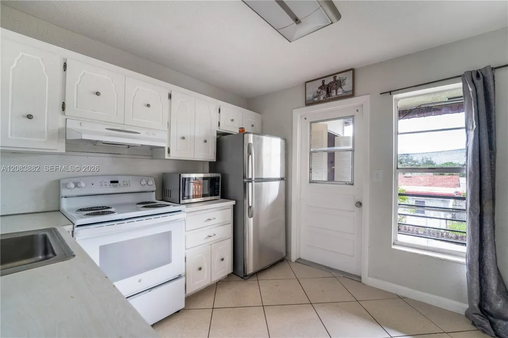 3777 NW 78th Ave #3F Davie, FL 33024