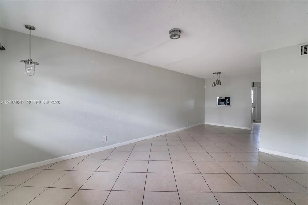 3777 NW 78th Ave #3F Davie, FL 33024