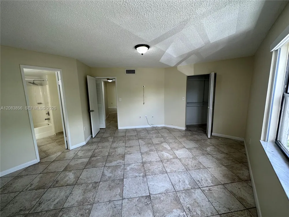 9435 Fontainebleau Blvd #206 Miami, FL 33172