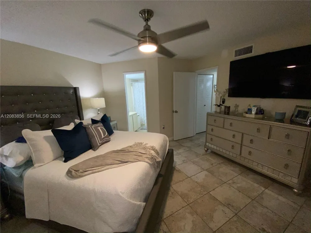 9435 Fontainebleau Blvd #206 Miami, FL 33172