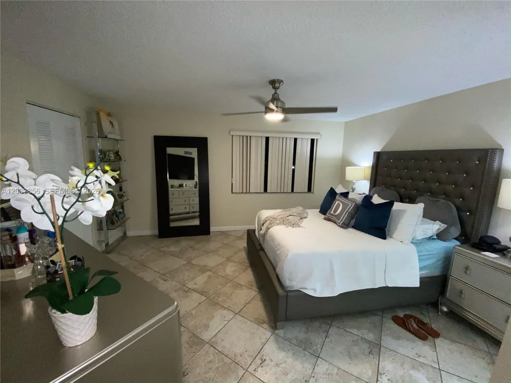 9435 Fontainebleau Blvd #206 Miami, FL 33172