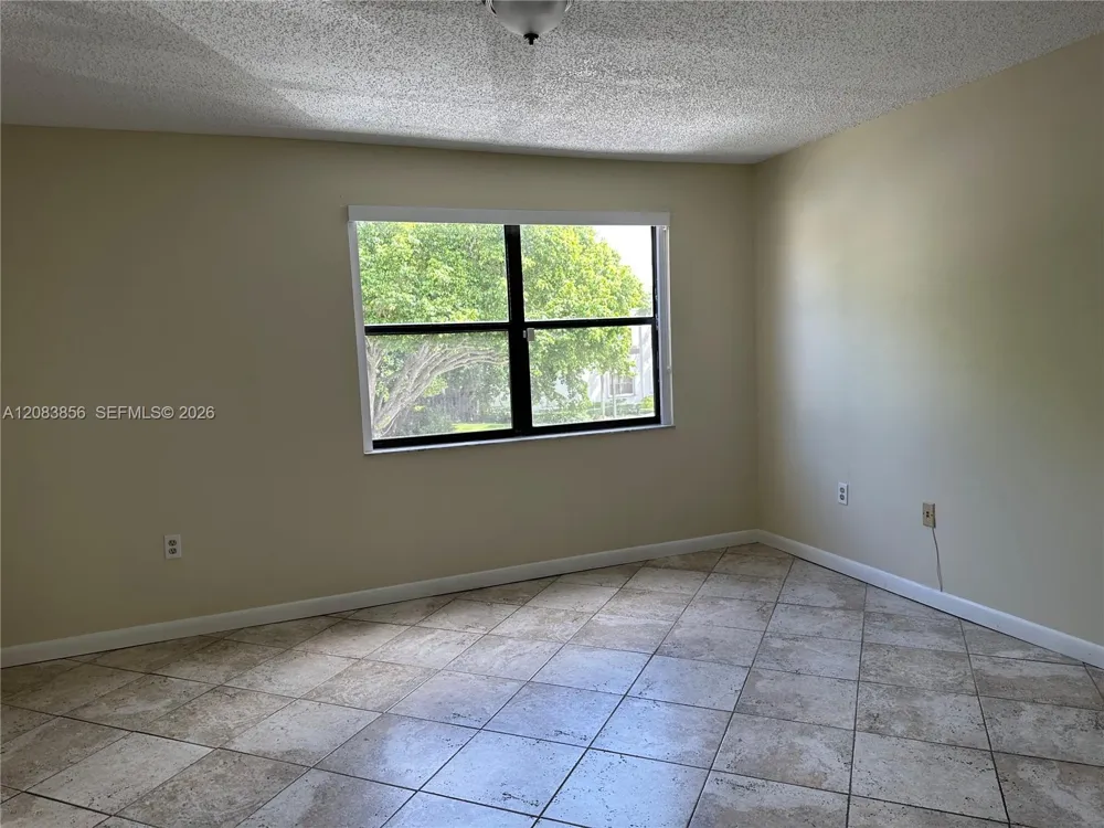 9435 Fontainebleau Blvd #206 Miami, FL 33172