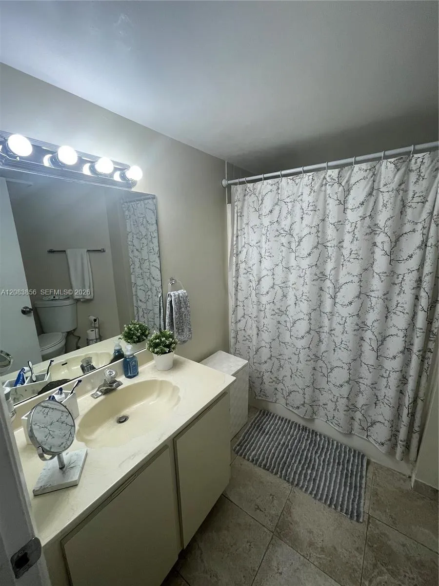 9435 Fontainebleau Blvd #206 Miami, FL 33172