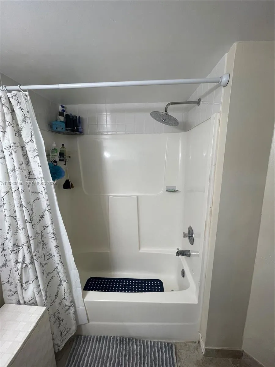 9435 Fontainebleau Blvd #206 Miami, FL 33172