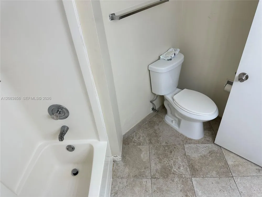 9435 Fontainebleau Blvd #206 Miami, FL 33172