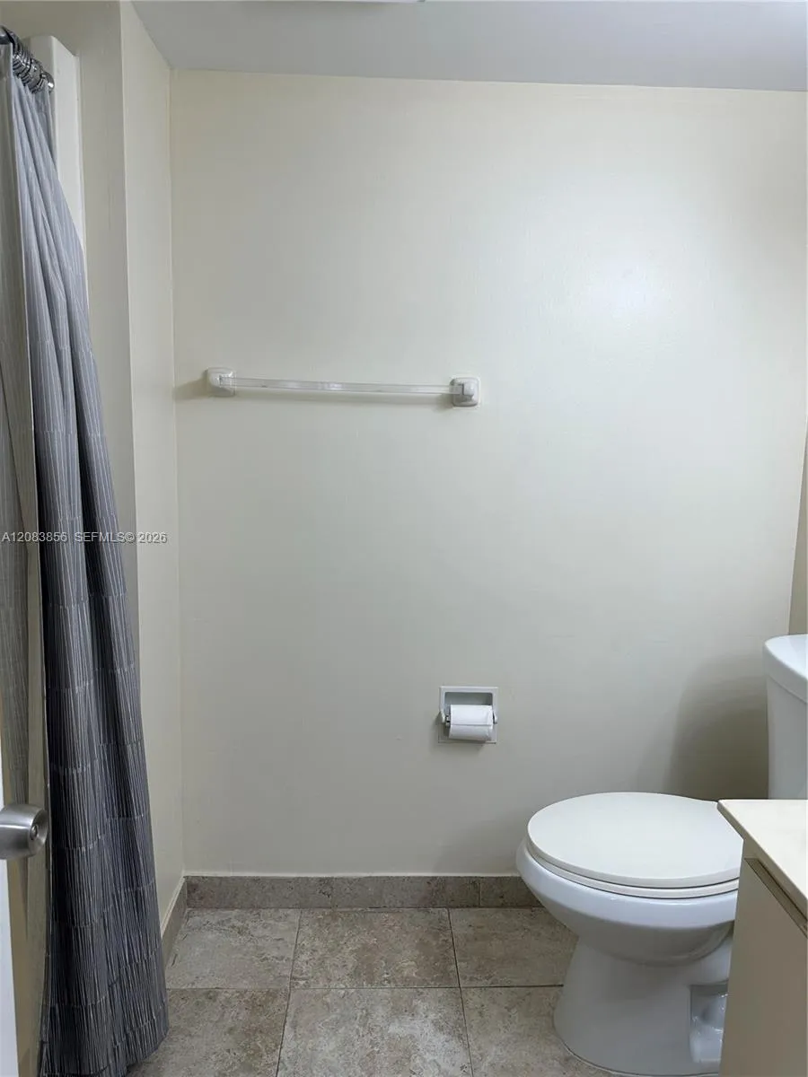 9435 Fontainebleau Blvd #206 Miami, FL 33172