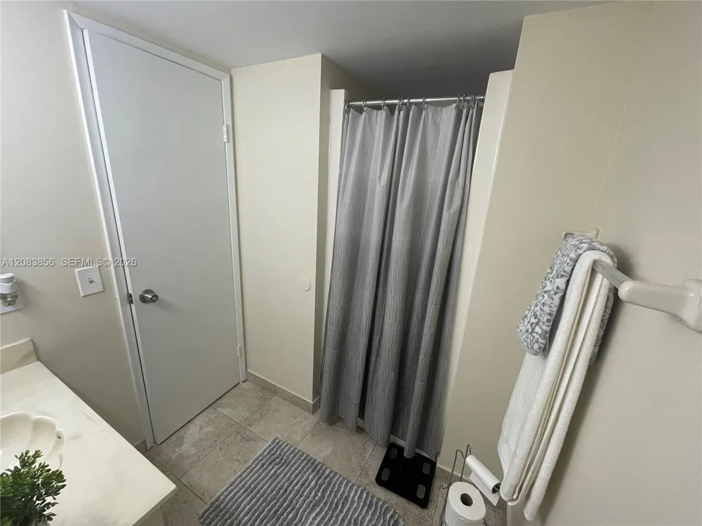 9435 Fontainebleau Blvd #206 Miami, FL 33172