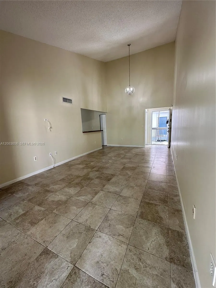9435 Fontainebleau Blvd #206 Miami, FL 33172