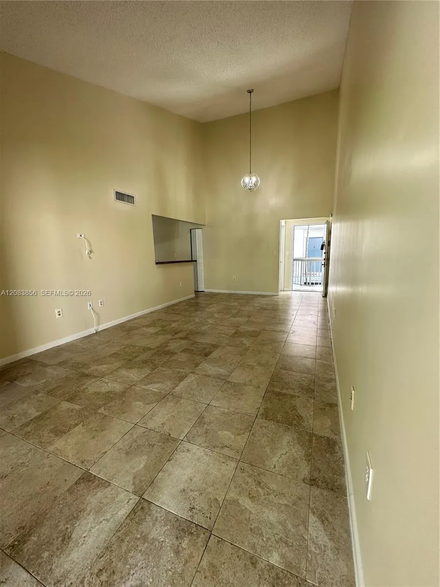 9435 Fontainebleau Blvd #206 Miami, FL 33172