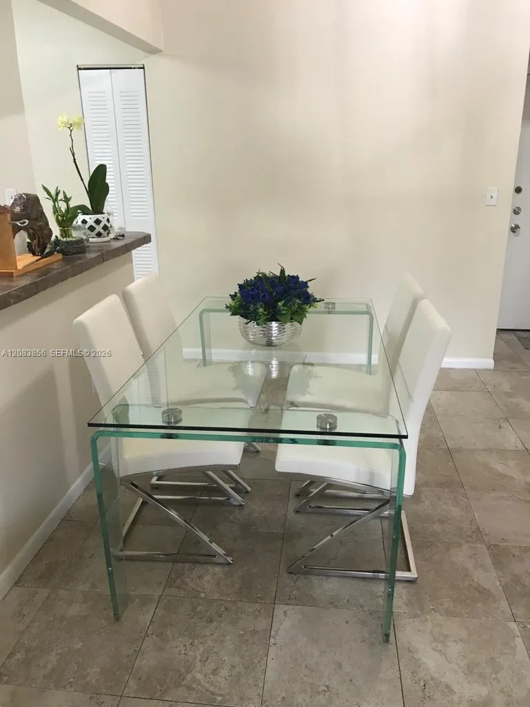9435 Fontainebleau Blvd #206 Miami, FL 33172