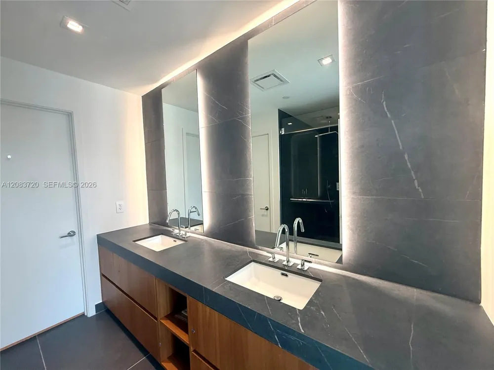 1400 Biscayne Blvd #1602 Miami, FL 33132