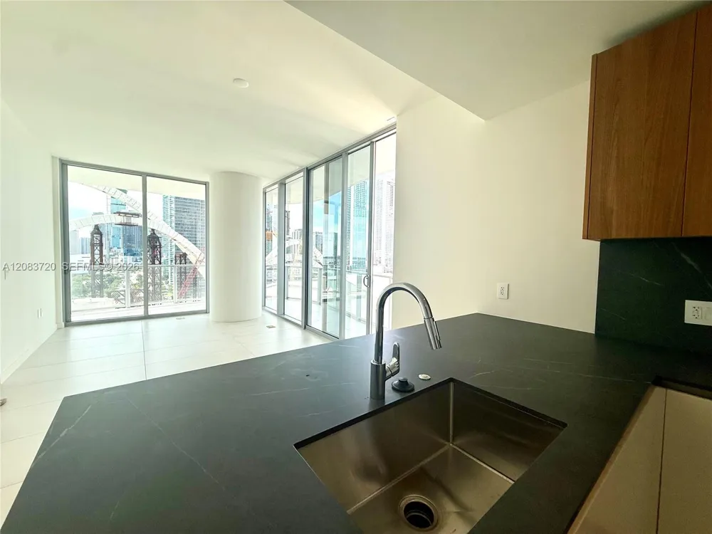 1400 Biscayne Blvd #1602 Miami, FL 33132