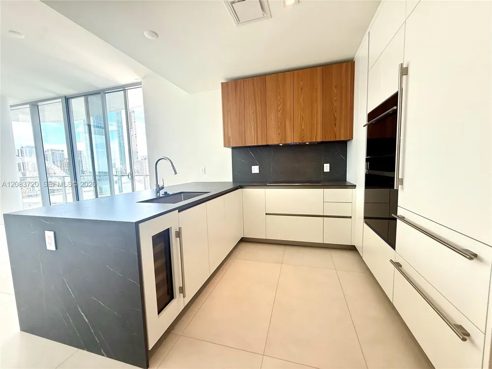 1400 Biscayne Blvd #1602 Miami, FL 33132