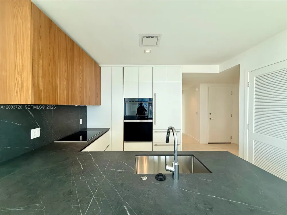 1400 Biscayne Blvd #1602 Miami, FL 33132