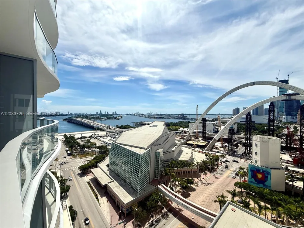 1400 Biscayne Blvd #1602 Miami, FL 33132