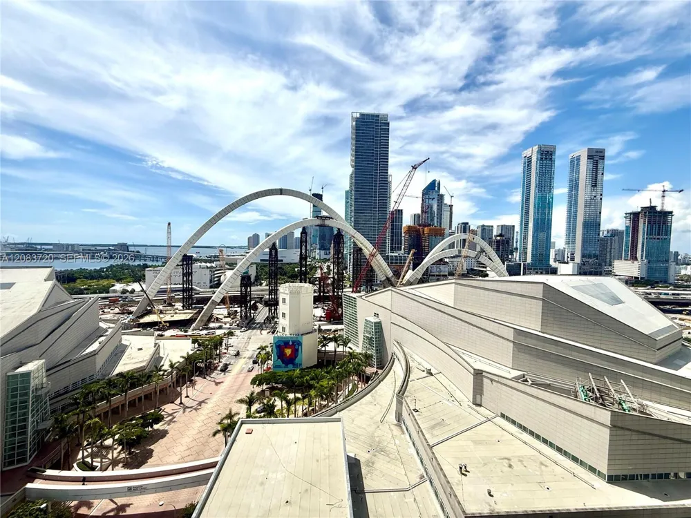 1400 Biscayne Blvd #1602 Miami, FL 33132